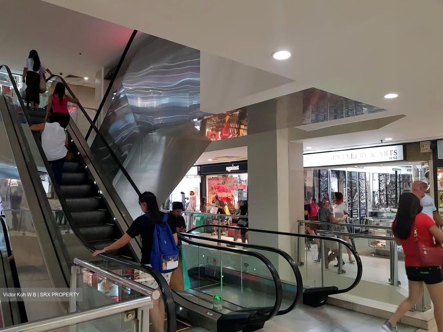 Lucky Plaza (D9), Retail #613994931